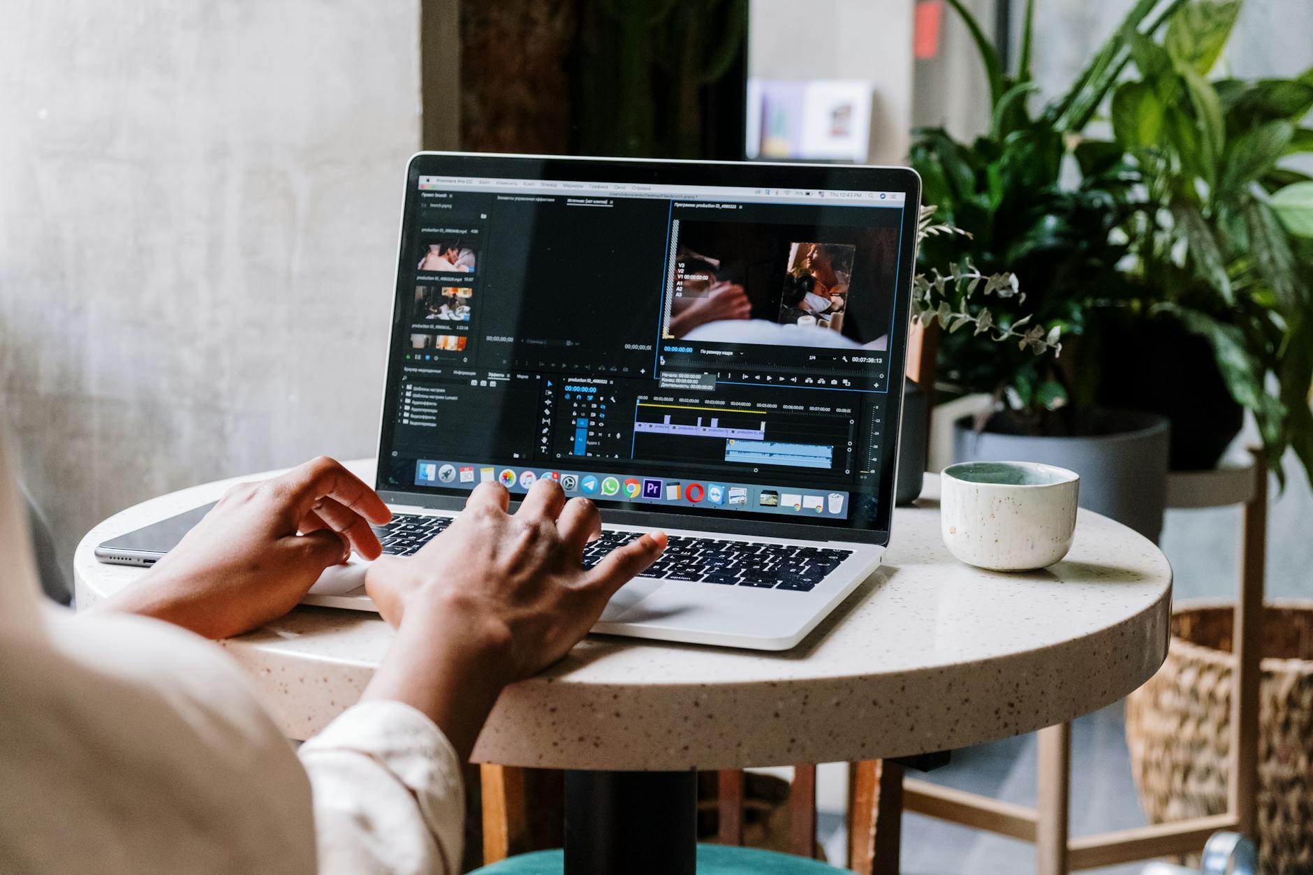 Skróty klawiaturowe Premiere Pro: pełna lista z ukrytymi skrótami i Pro Tipami dla montażystów