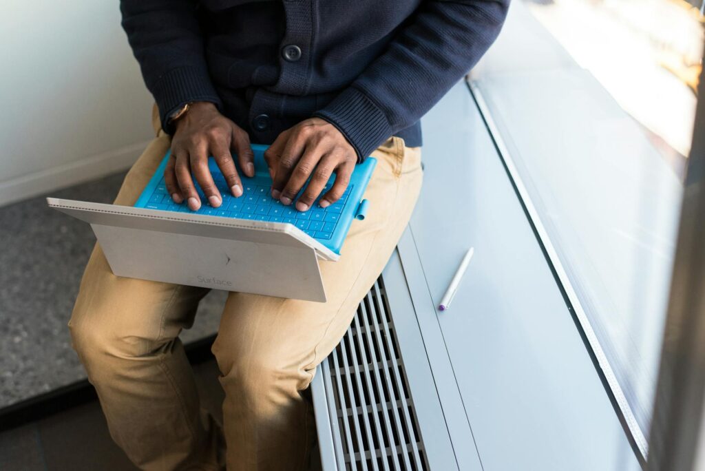 Skróty klawiaturowe Windows 10 i 11 — pełna lista 60+ kombinacji do druku