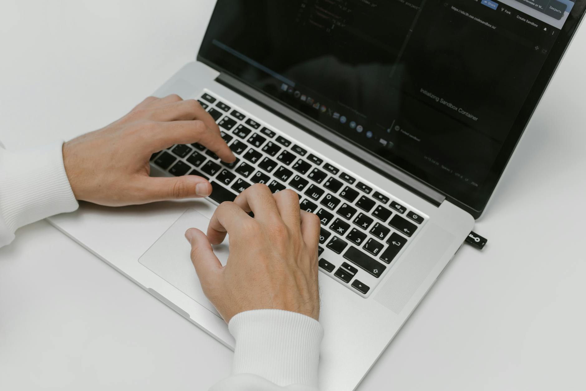 Odbiornik USB 2,4 GHz klawiatury bezprzewodowej wpinany do laptopa