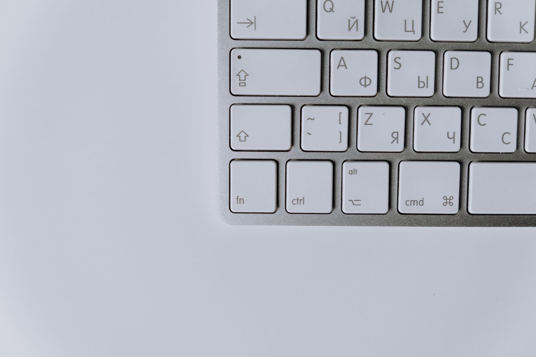Klawiatura z dwoma zestawami znaków – potęgi wstawia się kodem Unicode, nie osobnym klawiszem