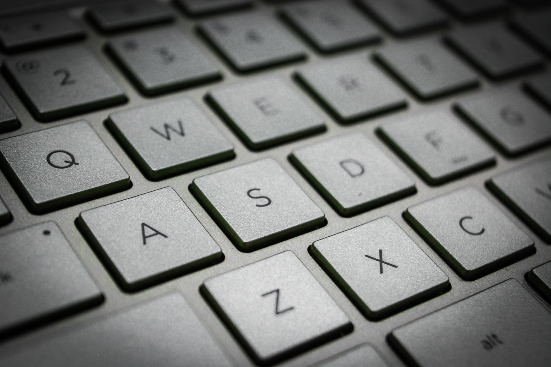 Makro klawiatury w układzie QWERTY – symbole matematyczne wymagają kodów Unicode